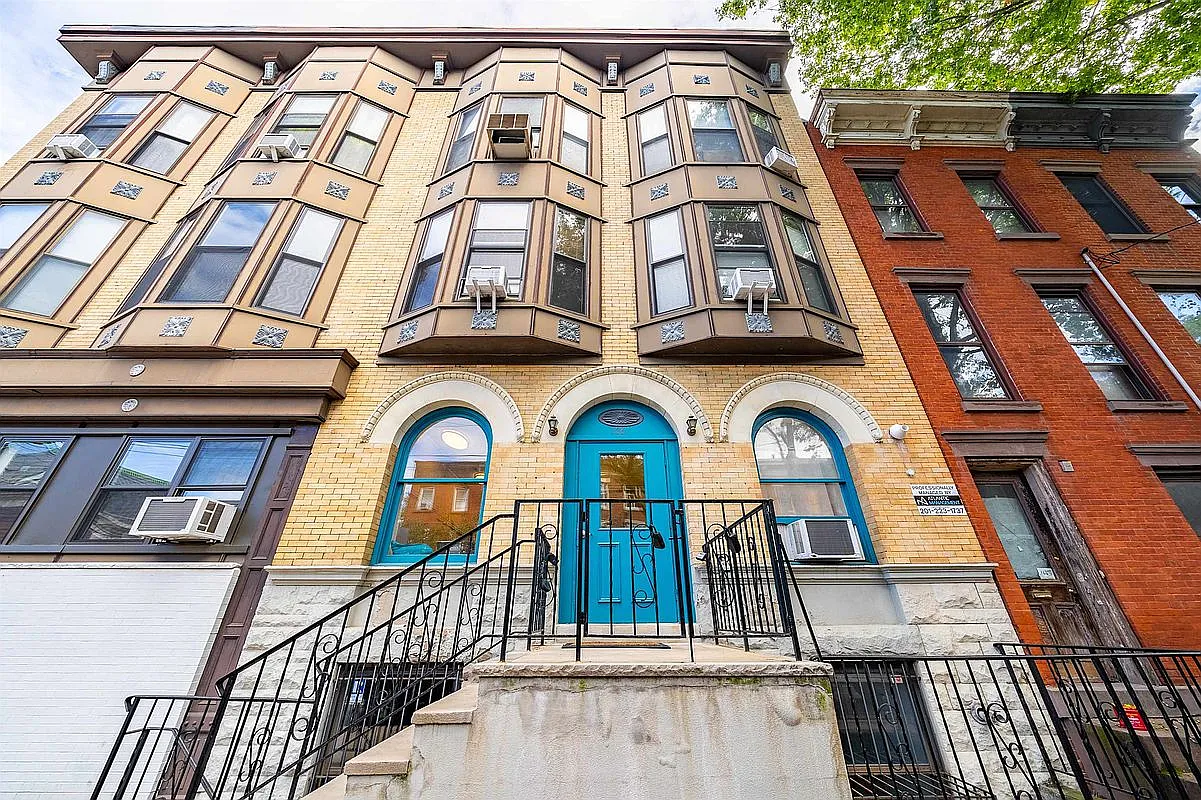 The bay-fronted exterior of 168 Coles Street in Jersey City
